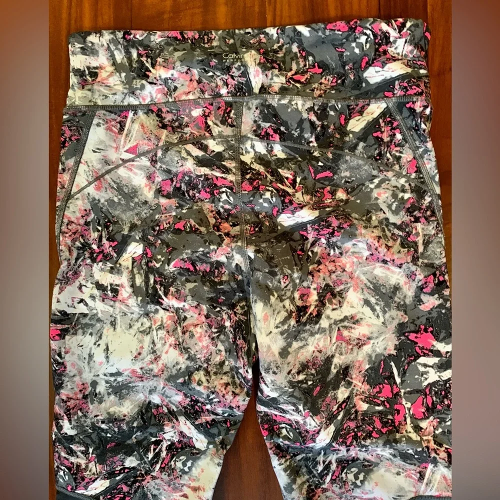 LN CALVIN KLEIN PERFORMANCE CAPRIS. SUPER HIGH WAISTED. FIGURE FLATTERING. - Picture 5 of 7